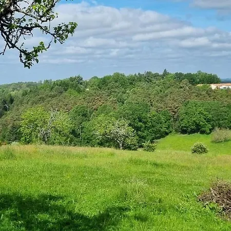 Corps De Ferme Lo Pomier * Булазак
